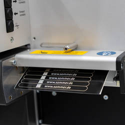 cab Lasermarkierer LM Plus macht Vorschub